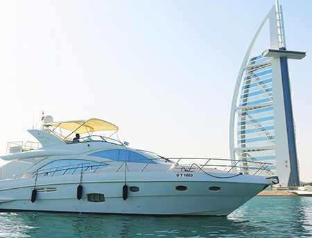 TOP 5 REASONS TO EXPERIENCE YACHT CHARTER IN DUBAI
